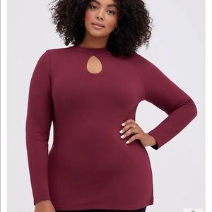 NWT burgundy/wine Torrid open back & keyhole mock neck top. Fits like a 1X.